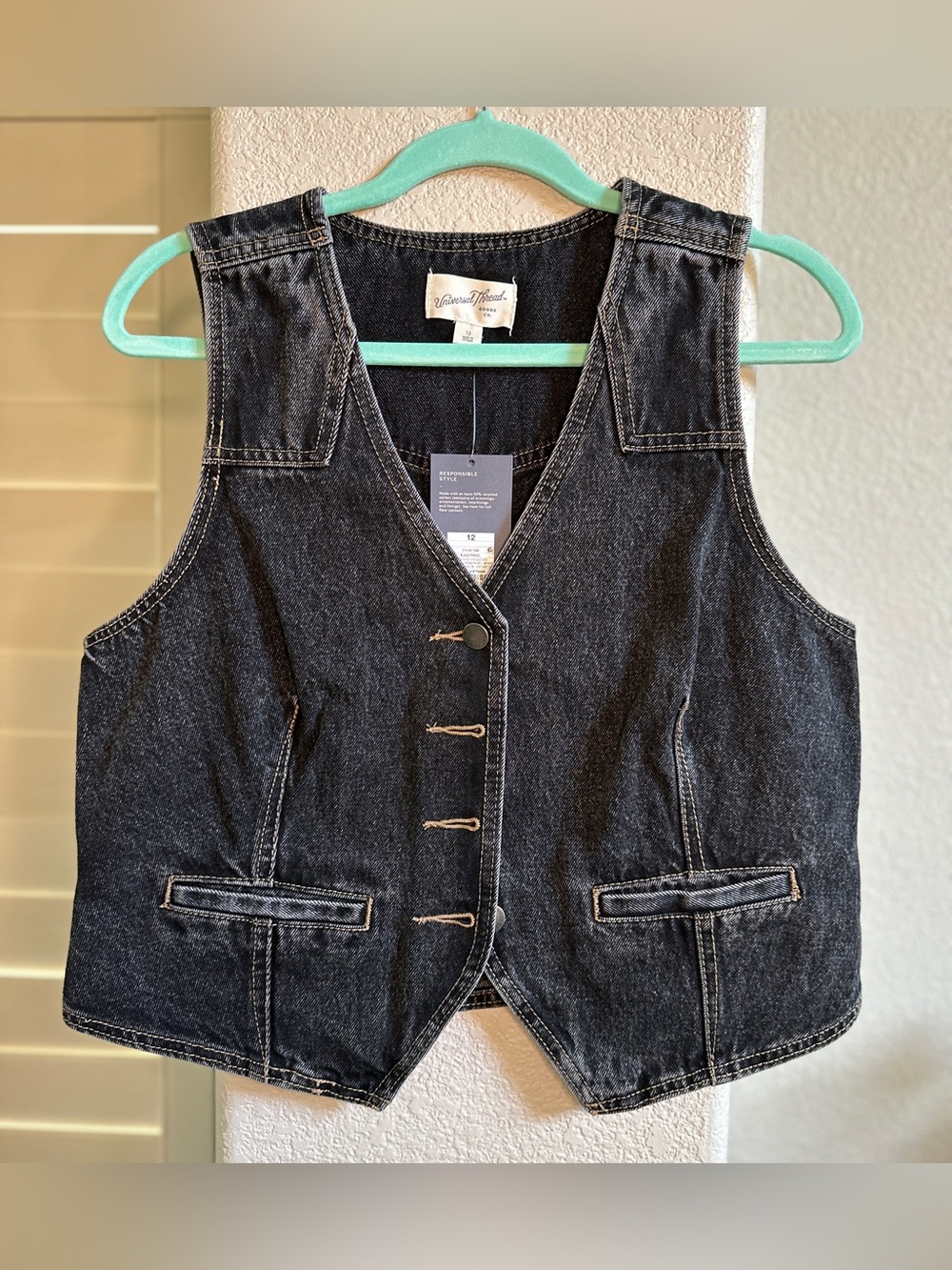 NWT Universal Threads Vest - Size 12